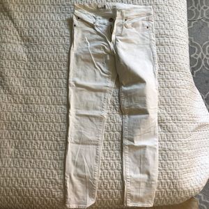 White. Skinny. Jeans. ::heart eyes::